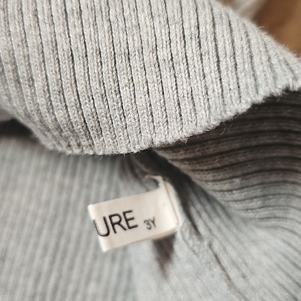 Light Gray Ribbed Turtleneck 3T - Picture 4 of 6